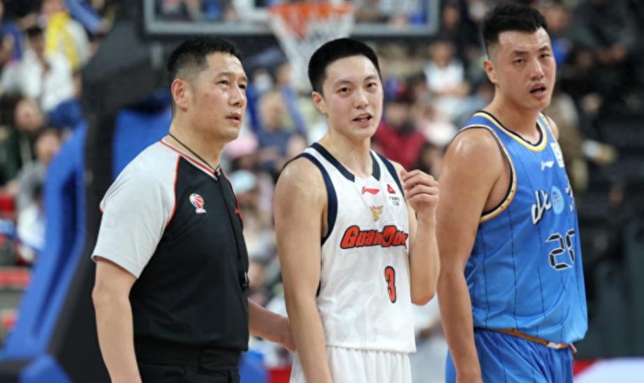 博鱼体育官方网站-杜锋不再隐瞒!赛后回应广东男篮输球原因,原来伤病只是冰山一角