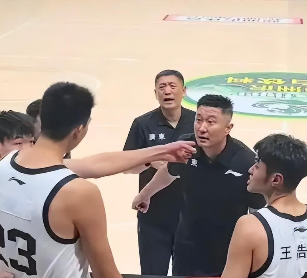 博鱼体育官方网站-杜锋不再隐瞒!赛后回应广东男篮输球原因,原来伤病只是冰山一角