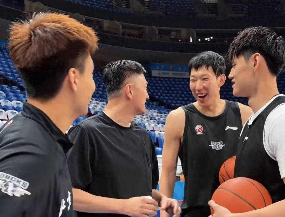 博鱼体育官方网站-杜锋不再隐瞒!赛后回应广东男篮输球原因,原来伤病只是冰山一角