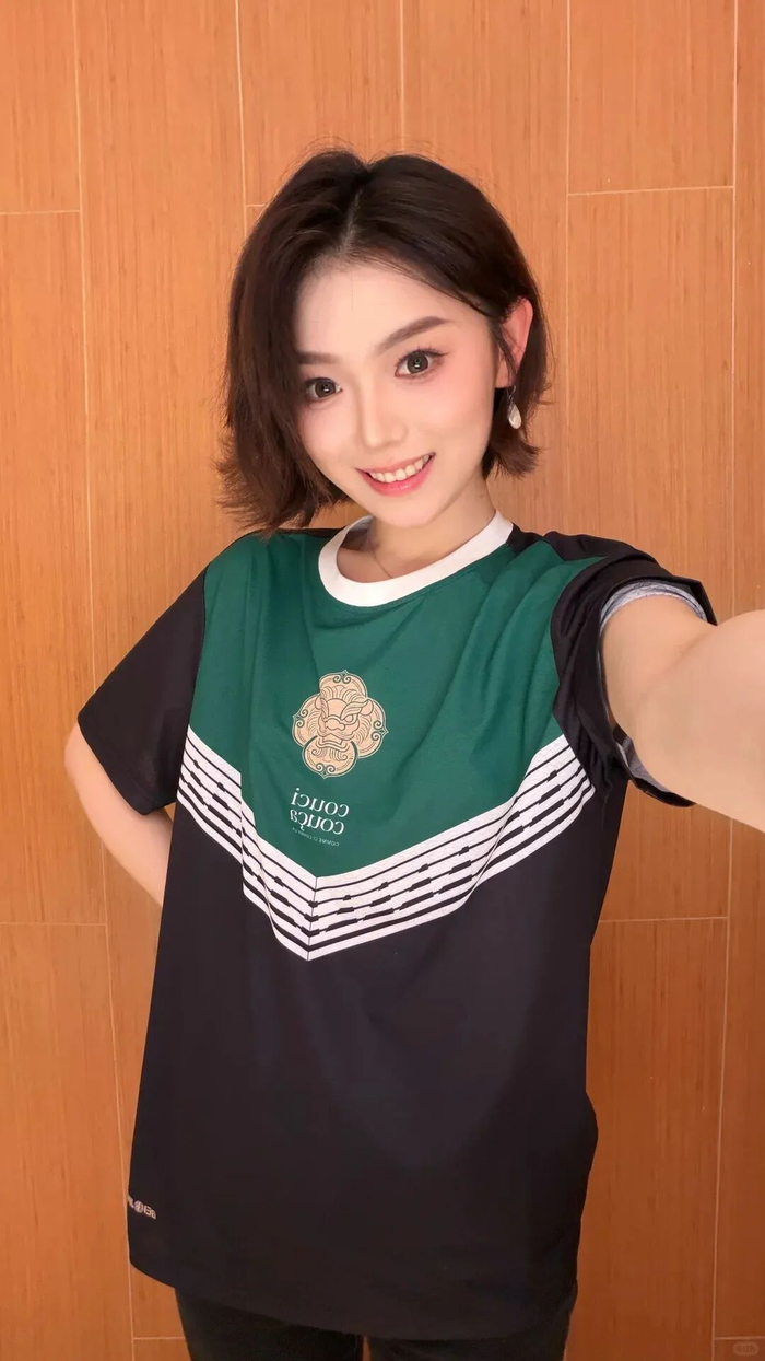 博鱼体育-【每日足球女神49】短发主持你喜欢吗~|佟艺|体育|球迷|赛事|新锐_新浪体育_新浪新闻